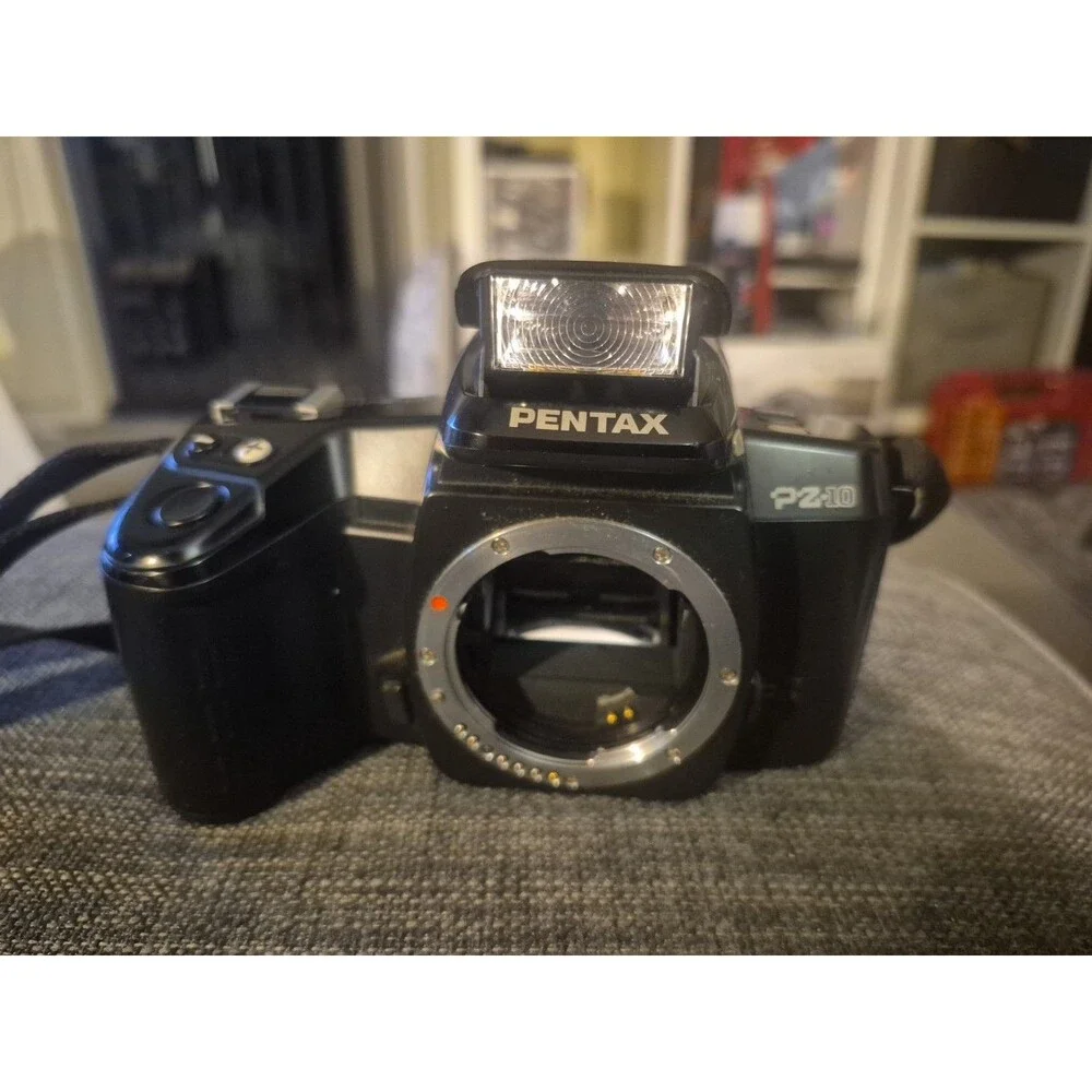 Pentax PZ10 35mm SLR film Camera w/ Strap + lense + old battery + Case- Untested